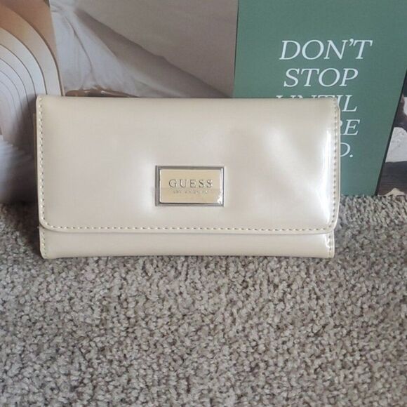 Guess Abree Leather Clutch Wallet  - Glam Elegance - Picture 2 of 6